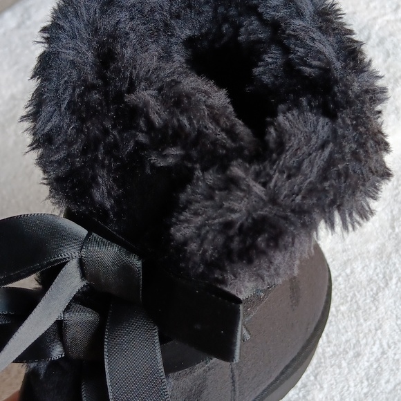 NWOT UGG Faux Fur Lined Classic Booties - Picture 16 of 16